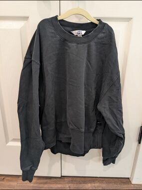 JoyLab Black Crewneck Sweatshirt with White Label